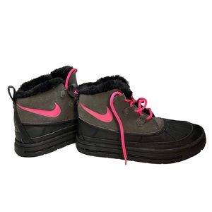 Nike Duck Boots Women’s Size 5/Youth Size 3